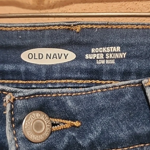 Old Navy RockStar Super Skinny Size 6 - Picture 2 of 4